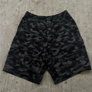 Lululemon men’s shorts 9” no liner